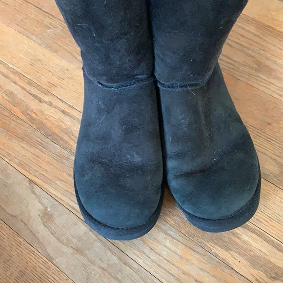 black UGGS - Picture 5 of 8